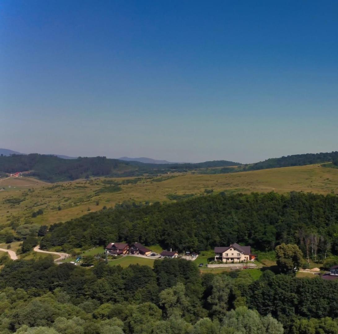 Hotel Dumbrava Ursului Zărneşti Exterior foto